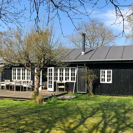 Feriehus With Natural Garden In Skansehage